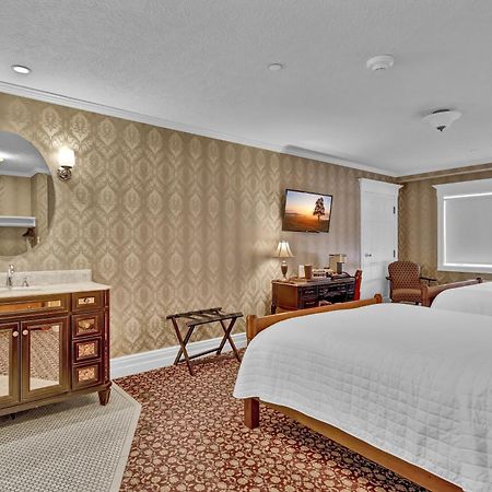 St James Hotel Ред-Уинг Экстерьер фото