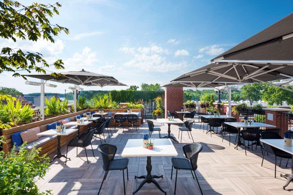 St James Hotel Ред-Уинг Ресторан фото
