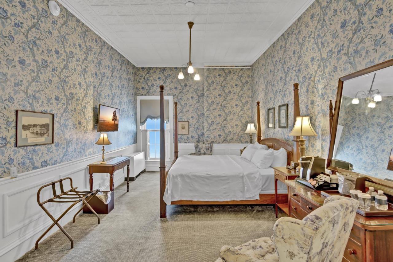St James Hotel Ред-Уинг Экстерьер фото