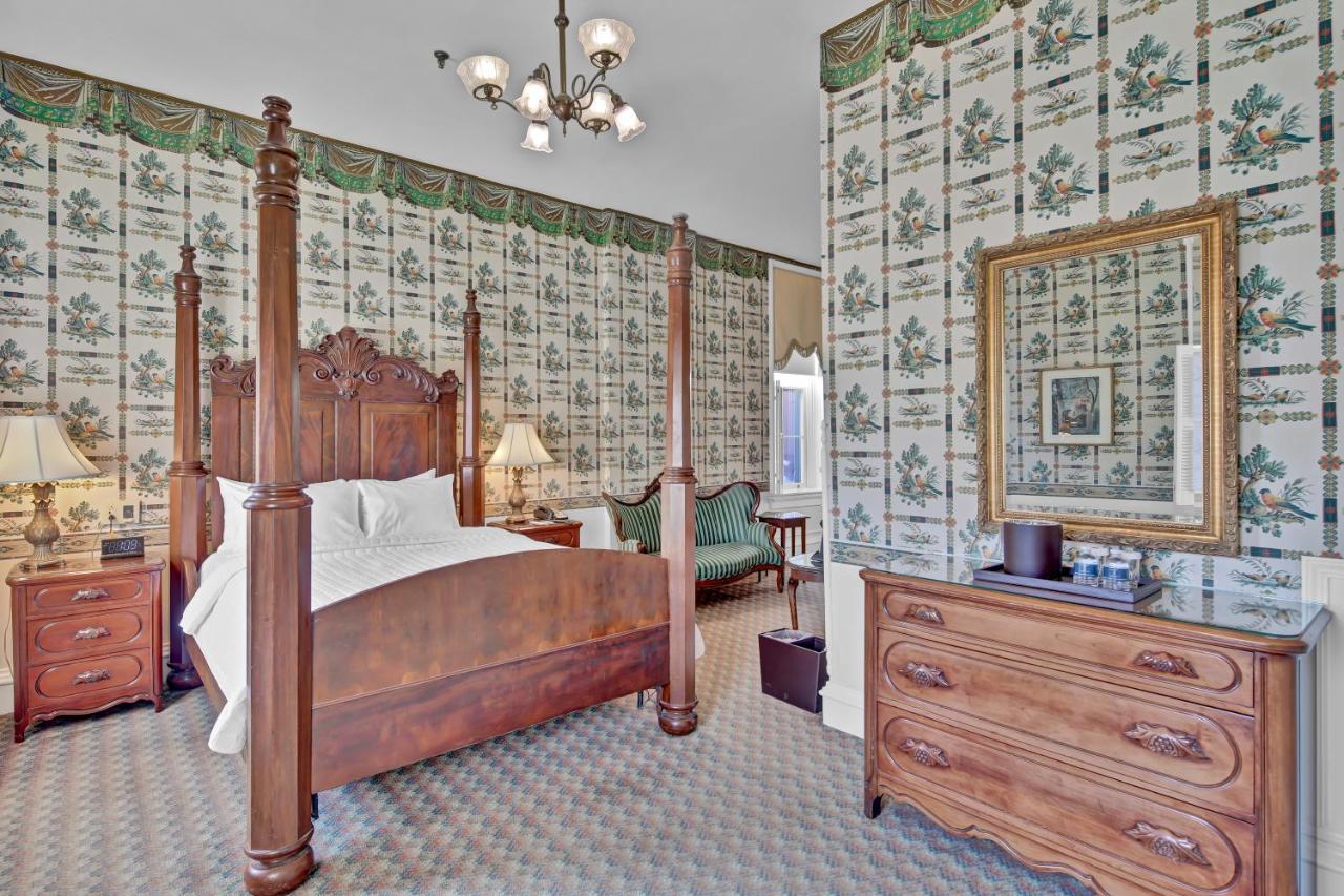 St James Hotel Ред-Уинг Экстерьер фото