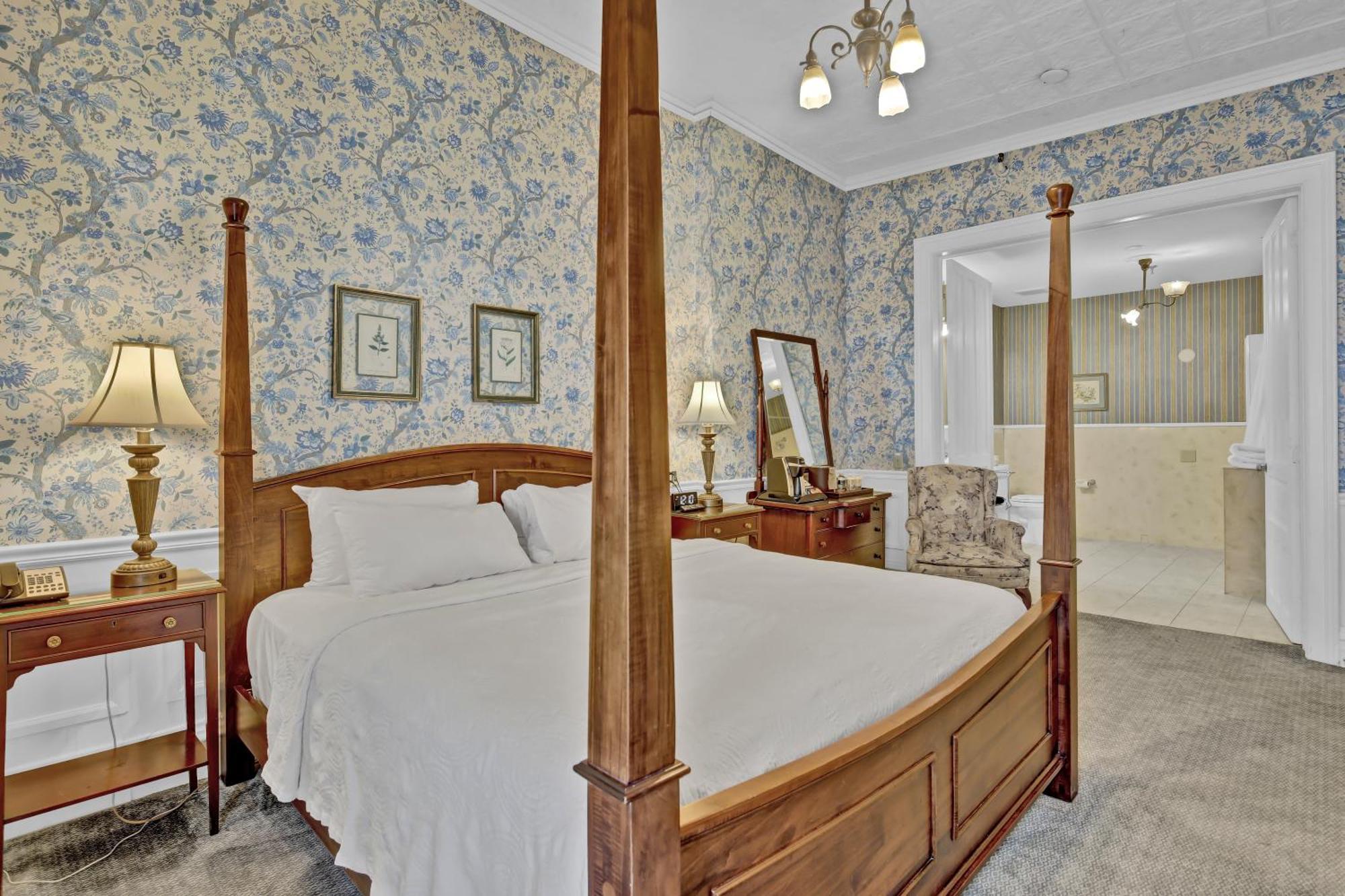 St James Hotel Ред-Уинг Экстерьер фото