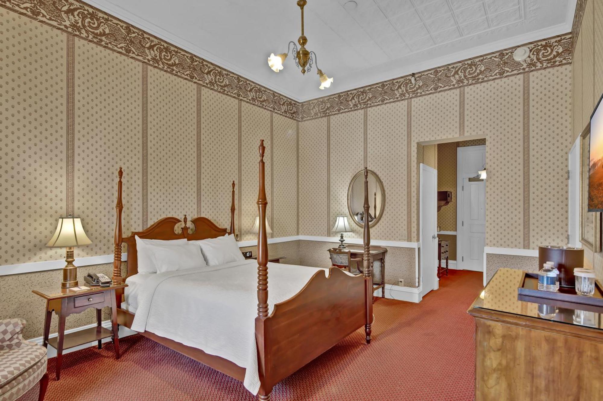 St James Hotel Ред-Уинг Экстерьер фото