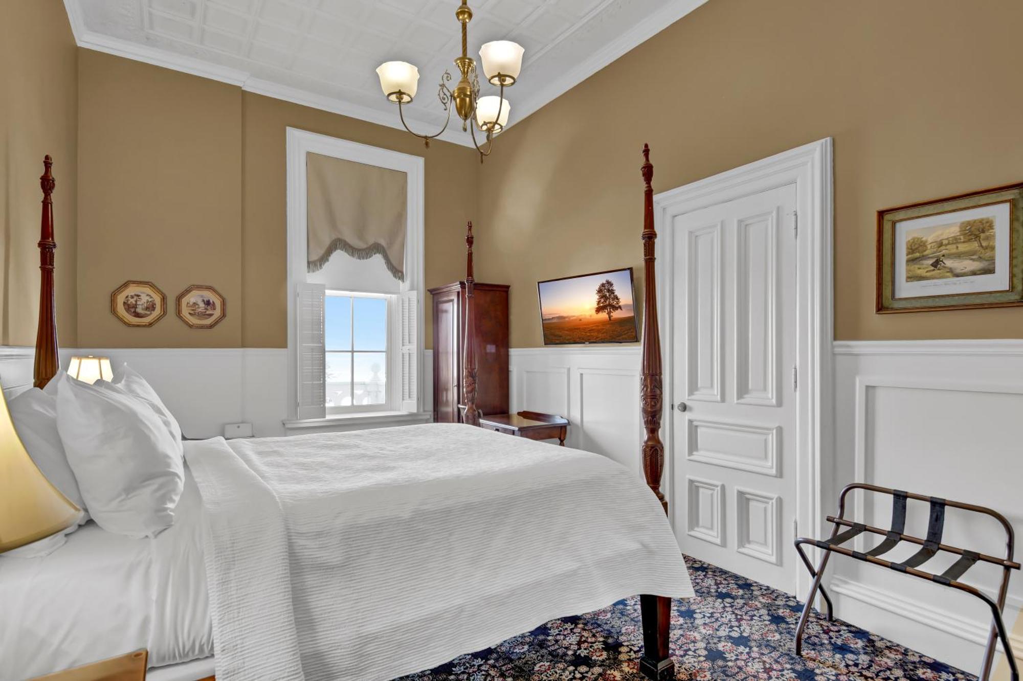 St James Hotel Ред-Уинг Экстерьер фото