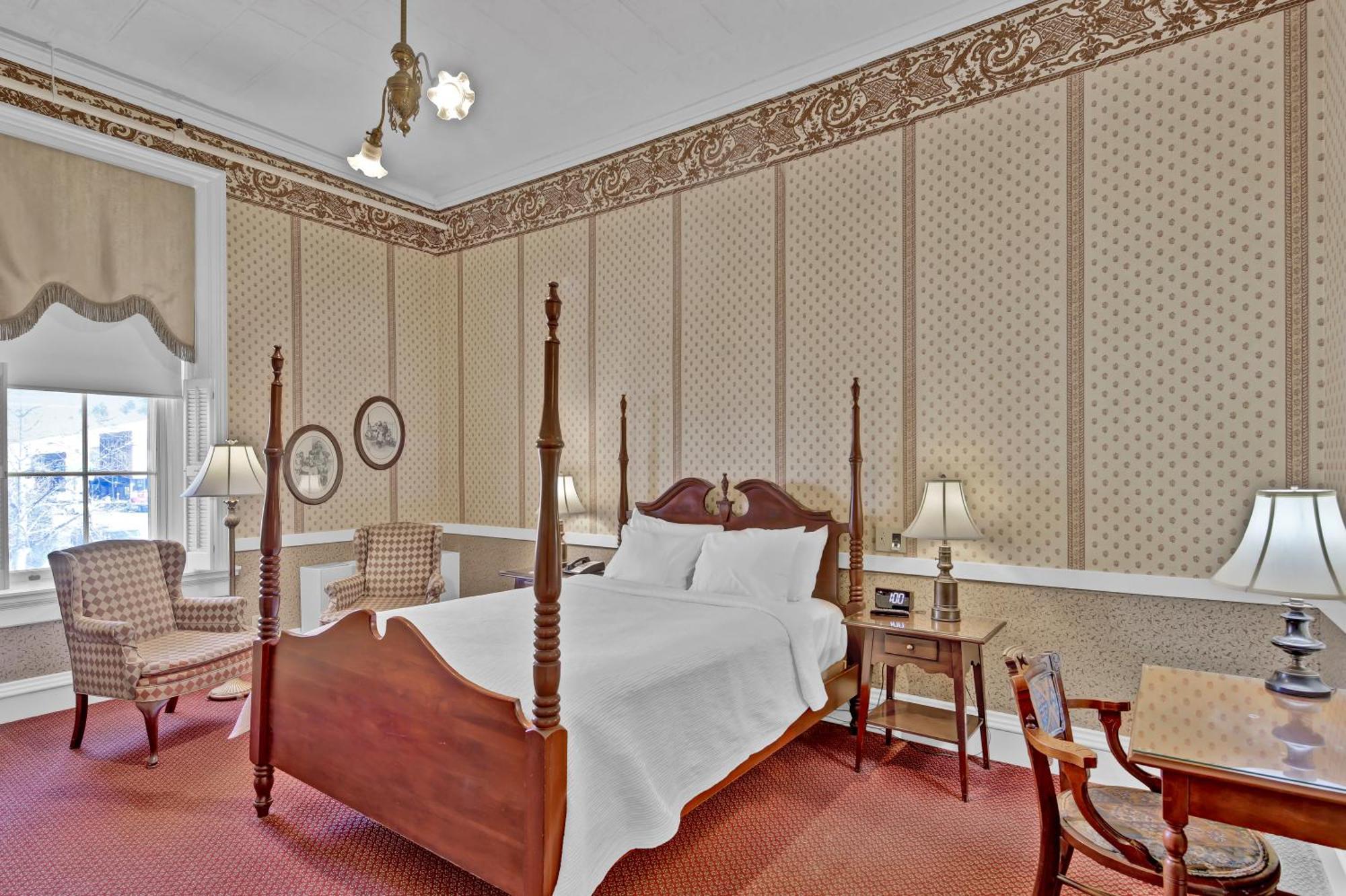 St James Hotel Ред-Уинг Экстерьер фото