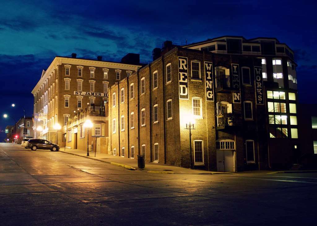 St James Hotel Ред-Уинг Экстерьер фото