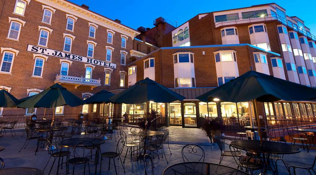 St James Hotel Ред-Уинг Экстерьер фото